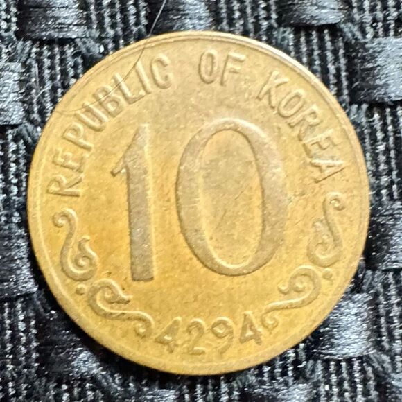 South Korea; 10 Hwan KE4294- 1961 KM#1   Coin - SCARCE !!! - Picture 6 of 6